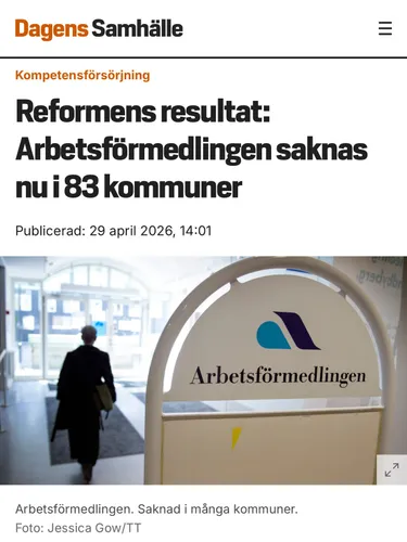 Rubriken: "Reformens resultat: Arbetsförmedlingen saknas nu i 83 kommuner", bild ifrån ett av Arbetsförmedlingens kontor